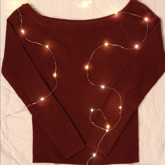 Off-The-Shoulder Red Ribbed Sweater - Picture 4 of 4